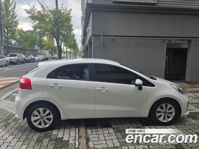Kia Pride 2015 thumb 4