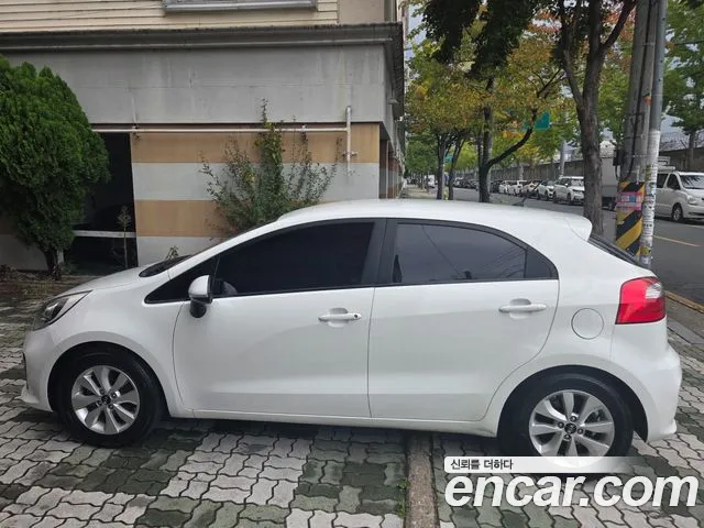 Kia Pride 2015 thumb 8