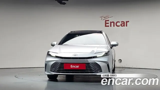 Toyota Camry 2025 thumb 2