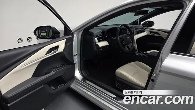 Toyota Camry 2025 thumb 9