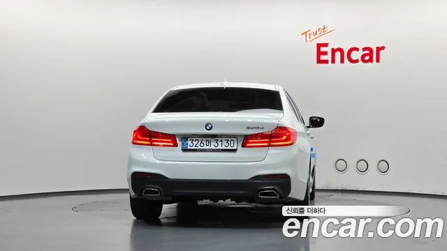 BMW 5-Series 2017 thumb 4