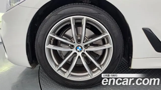 BMW 5-Series 2017 thumb 5