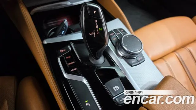 BMW 5-Series 2017 thumb 9