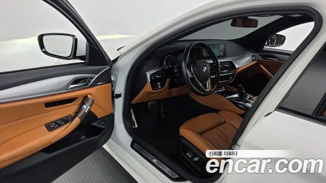 BMW 5-Series 2017 thumb 10