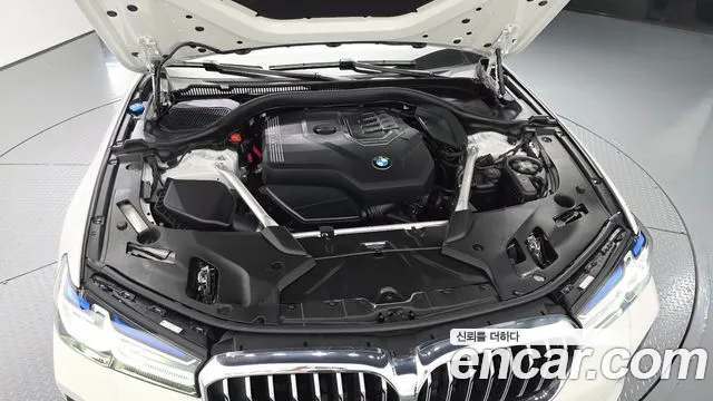 BMW 5-Series 2023 thumb 6