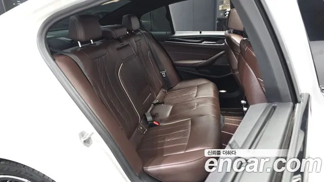 BMW 5-Series 2023 thumb 12
