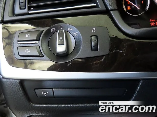 BMW 5-Series 2012 thumb 2