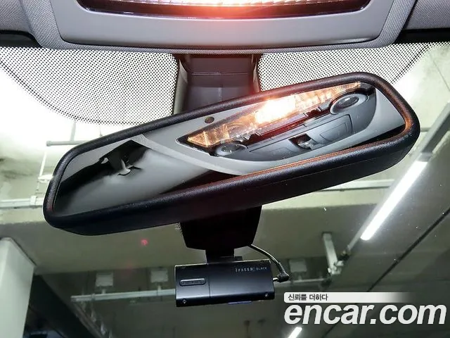 BMW 5-Series 2012 thumb 3