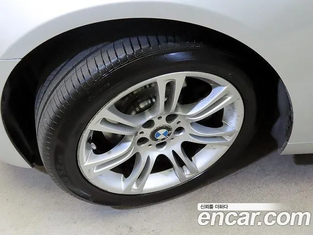BMW 5-Series 2012 thumb 8