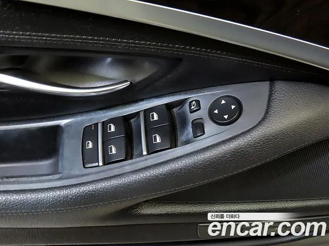 BMW 5-Series 2012 thumb 9