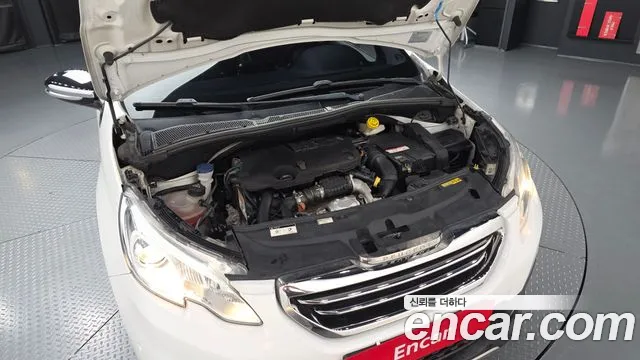 Peugeot 2008 2015 thumb 6