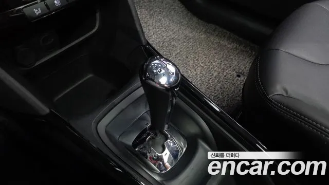 Peugeot 2008 2015 thumb 9
