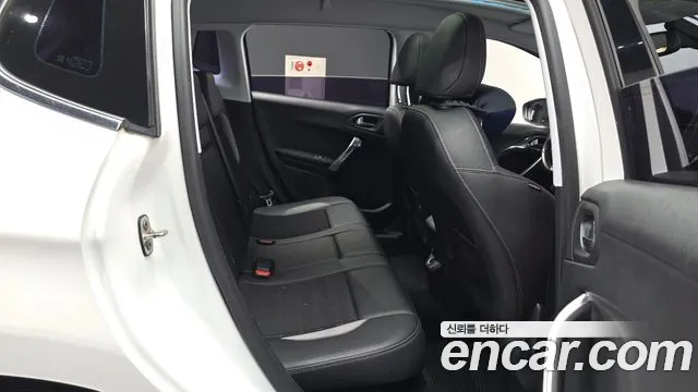Peugeot 2008 2015 thumb 12