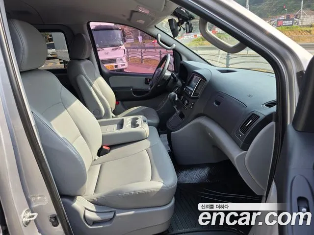 Hyundai Starex 2017 thumb 9