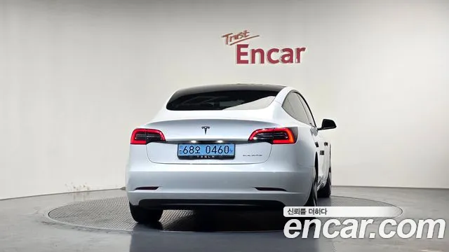 Tesla Model 3 2021 thumb 3