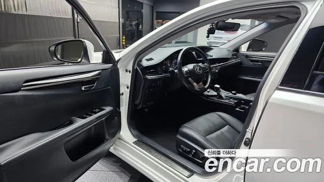 Lexus ES 2016 thumb 9