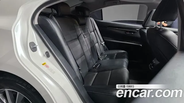 Lexus ES 2016 thumb 11
