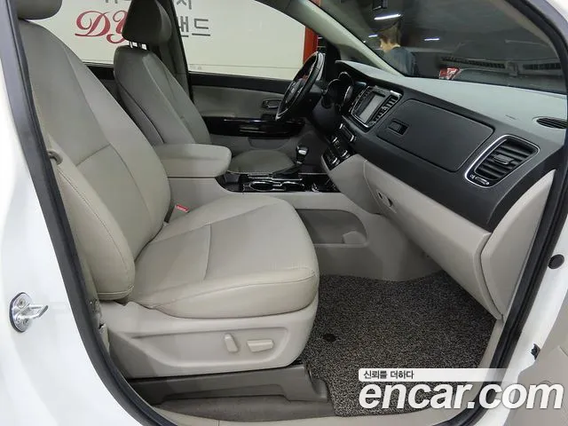Kia Carnival 2019 thumb 6