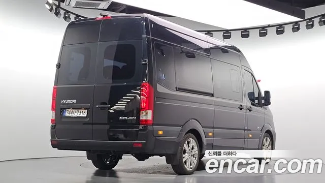 Hyundai Staria 2025 thumb 2