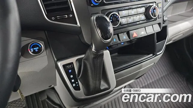 Hyundai Staria 2025 thumb 9