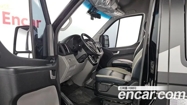 Hyundai Staria 2025 thumb 10