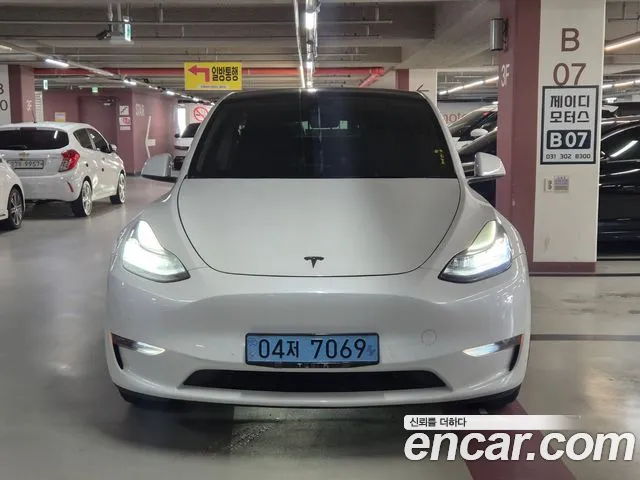 Tesla Model Y 2022 thumb 2