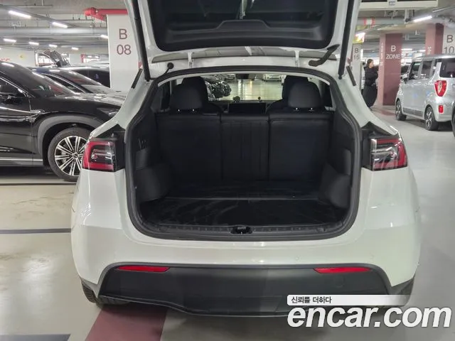 Tesla Model Y 2022 thumb 5