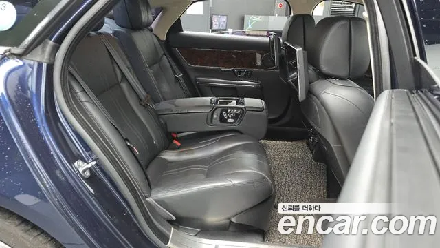 Jaguar XJ 2014 thumb 10