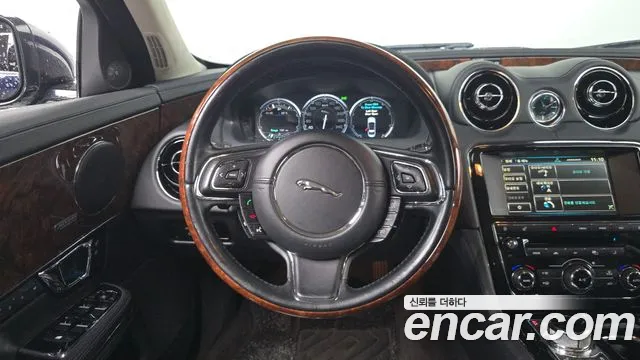 Jaguar XJ 2014 thumb 12