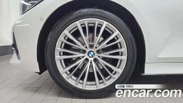 BMW 3-Series 2021 thumb 5