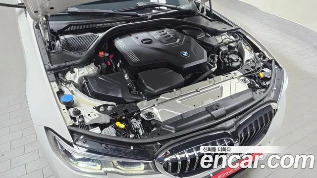 BMW 3-Series 2021 thumb 6