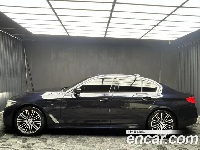 BMW 5-Series 2019 thumb 3