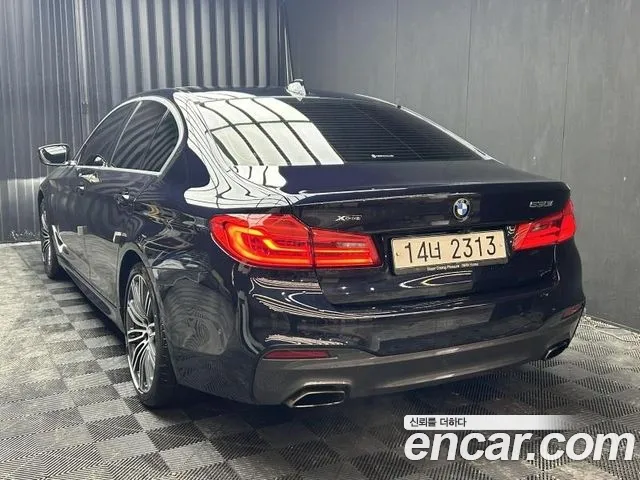 BMW 5-Series 2019 thumb 4