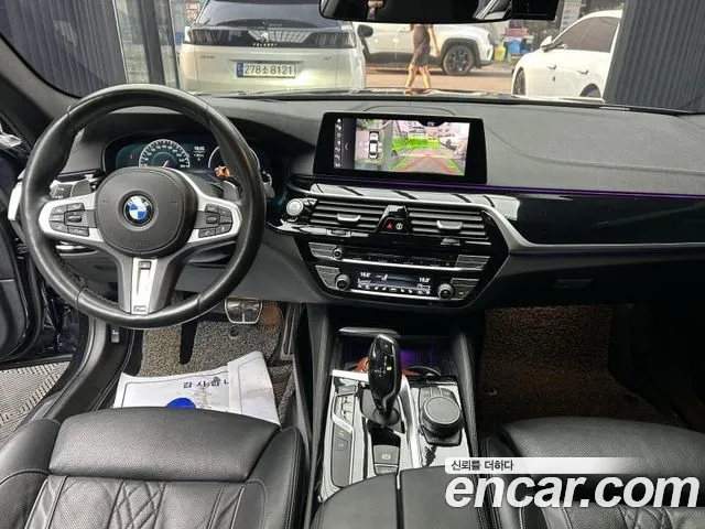 BMW 5-Series 2019 thumb 9