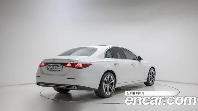 Mercedes-Benz E-Класс 2025 thumb 2