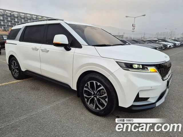 Kia Carnival 2023 thumb 2