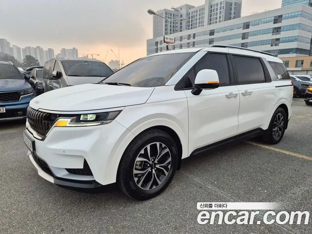 Kia Carnival 2023 thumb 3