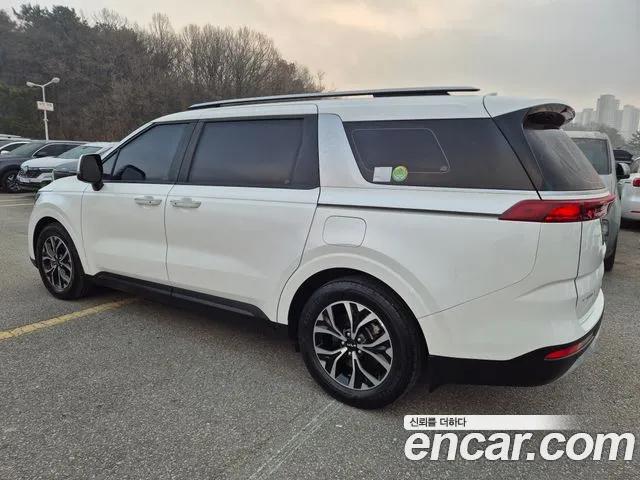 Kia Carnival 2023 thumb 4
