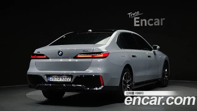 BMW 7-Series 2024 thumb 2