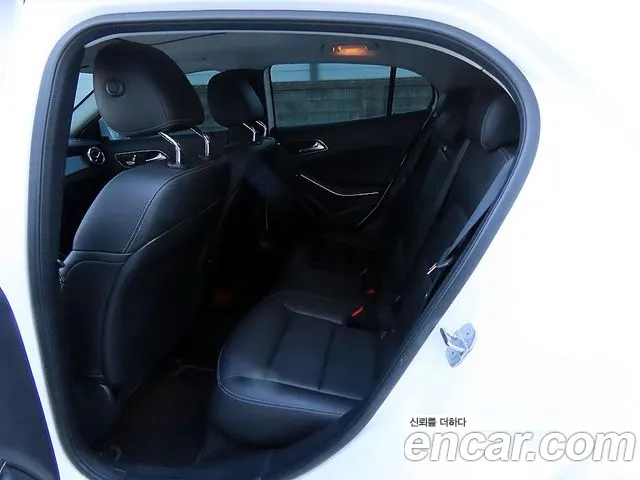 Mercedes-Benz GLA 2019 thumb 6