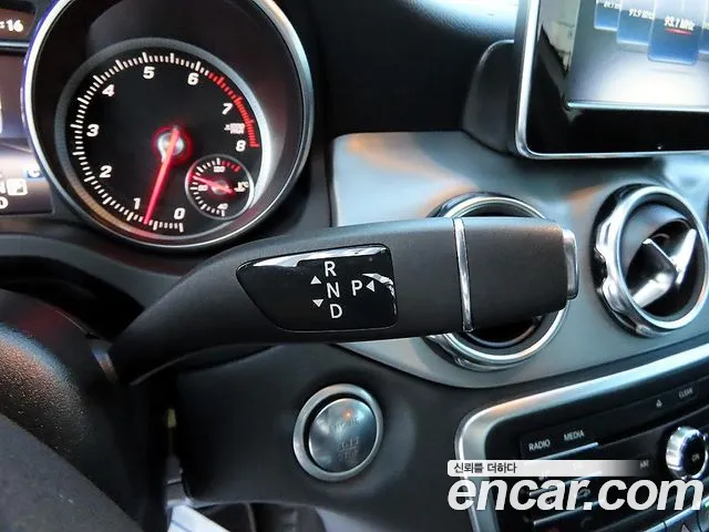 Mercedes-Benz GLA 2019 thumb 10