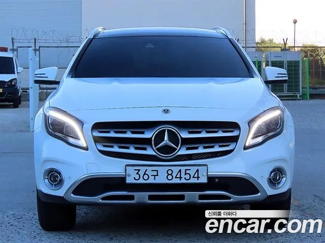Mercedes-Benz GLA 2019 thumb 11