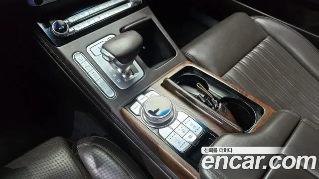 Genesis G90 2019 thumb 9