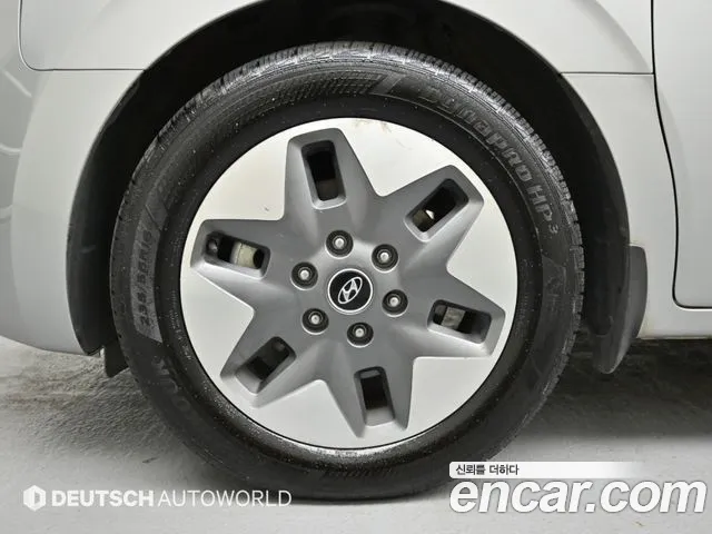 Hyundai Staria 2021 thumb 5