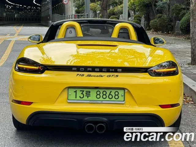 Porsche Cayman 2018 thumb 3