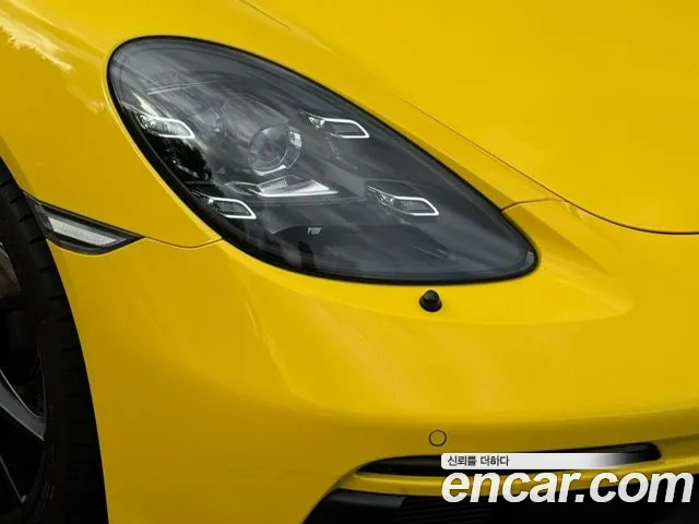 Porsche Cayman 2018 thumb 4