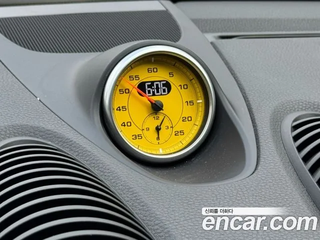 Porsche Cayman 2018 thumb 6