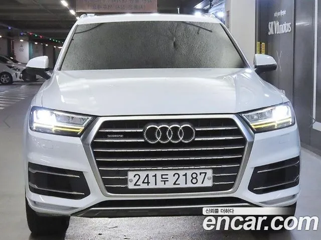 Audi Q7 2019 thumb 2