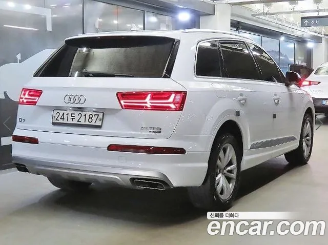 Audi Q7 2019 thumb 4