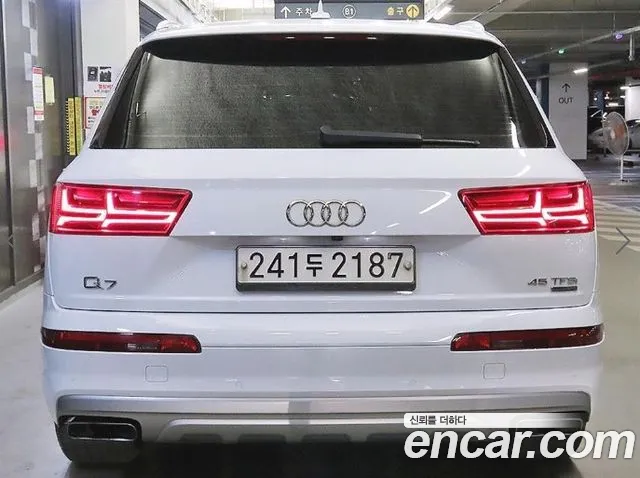 Audi Q7 2019 thumb 5